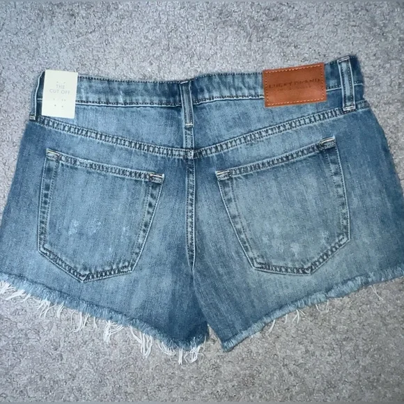 NWT Lucky Brand The Cut Off Distressed Jean Shorts Size 6/28 - Picture 5 of 9